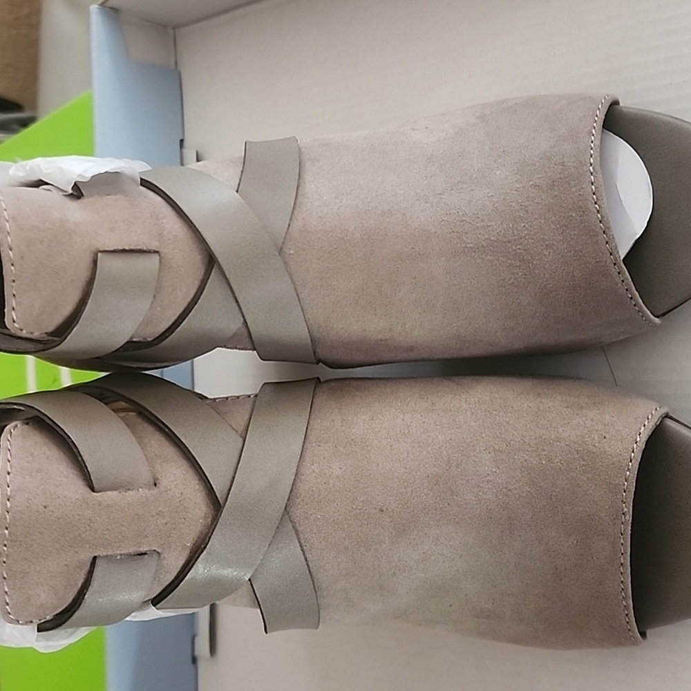Libby Edelman Taupe Suede Heeled Sandals - Picture 4 of 8